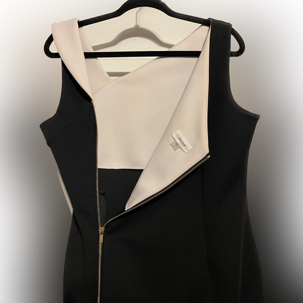 Sleeveless Scuba Sheath Dress with Color Blocked Neckline, Calvin Klein size 12 - Picture 2 of 7